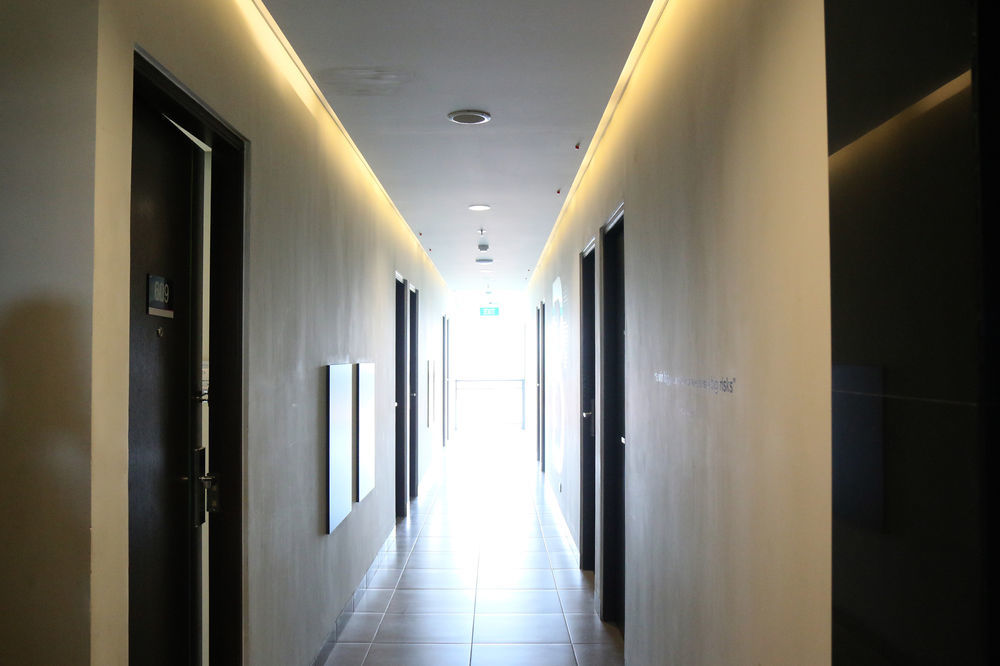 Cleo Hotel Jemursari Surabaya Luaran gambar