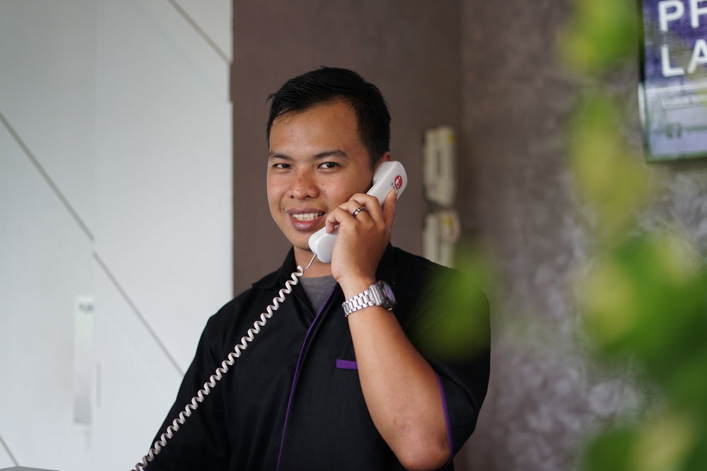 Cleo Hotel Jemursari Surabaya Luaran gambar